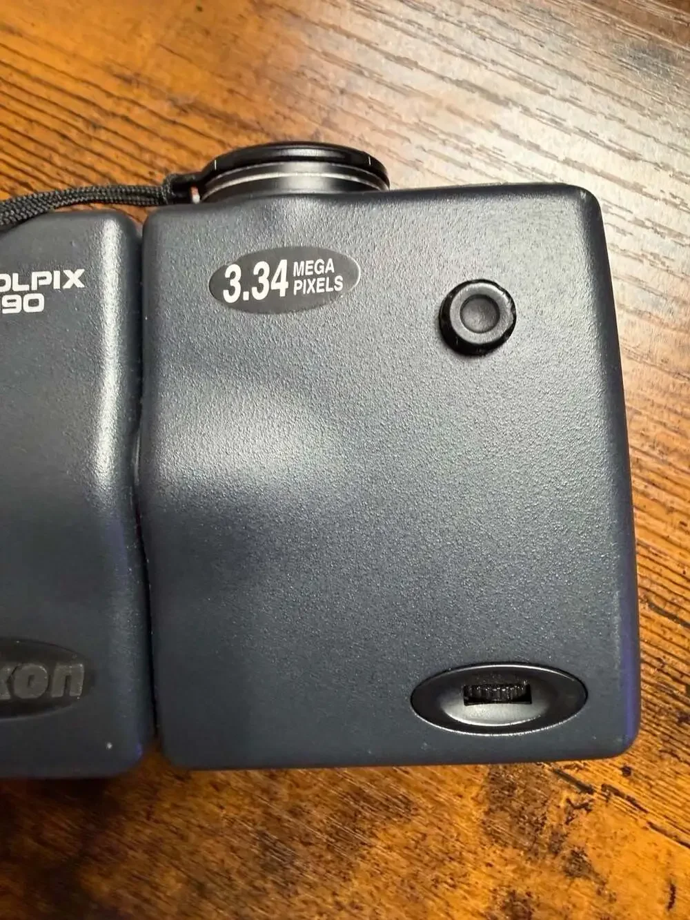 PARTS Nikon Coolpix 990 3.34MP Digital Camera Vintage Swivel Design - E990